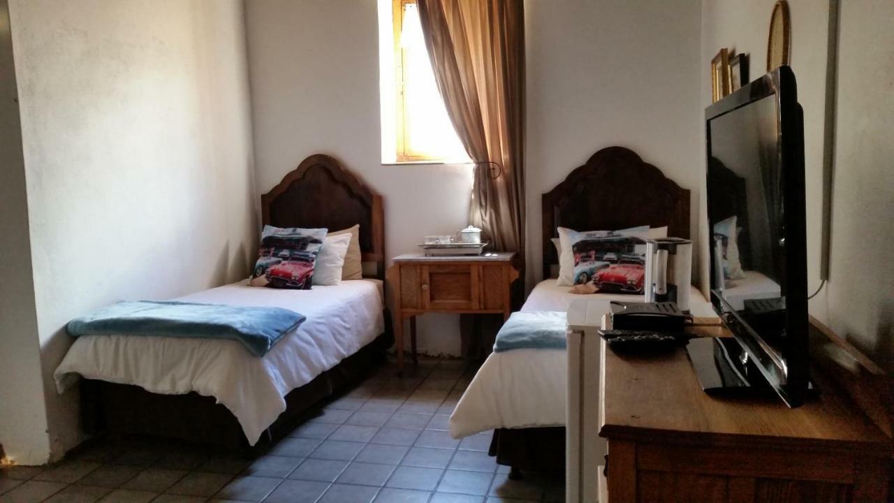 Calvinia Guesthouse Екстериор снимка