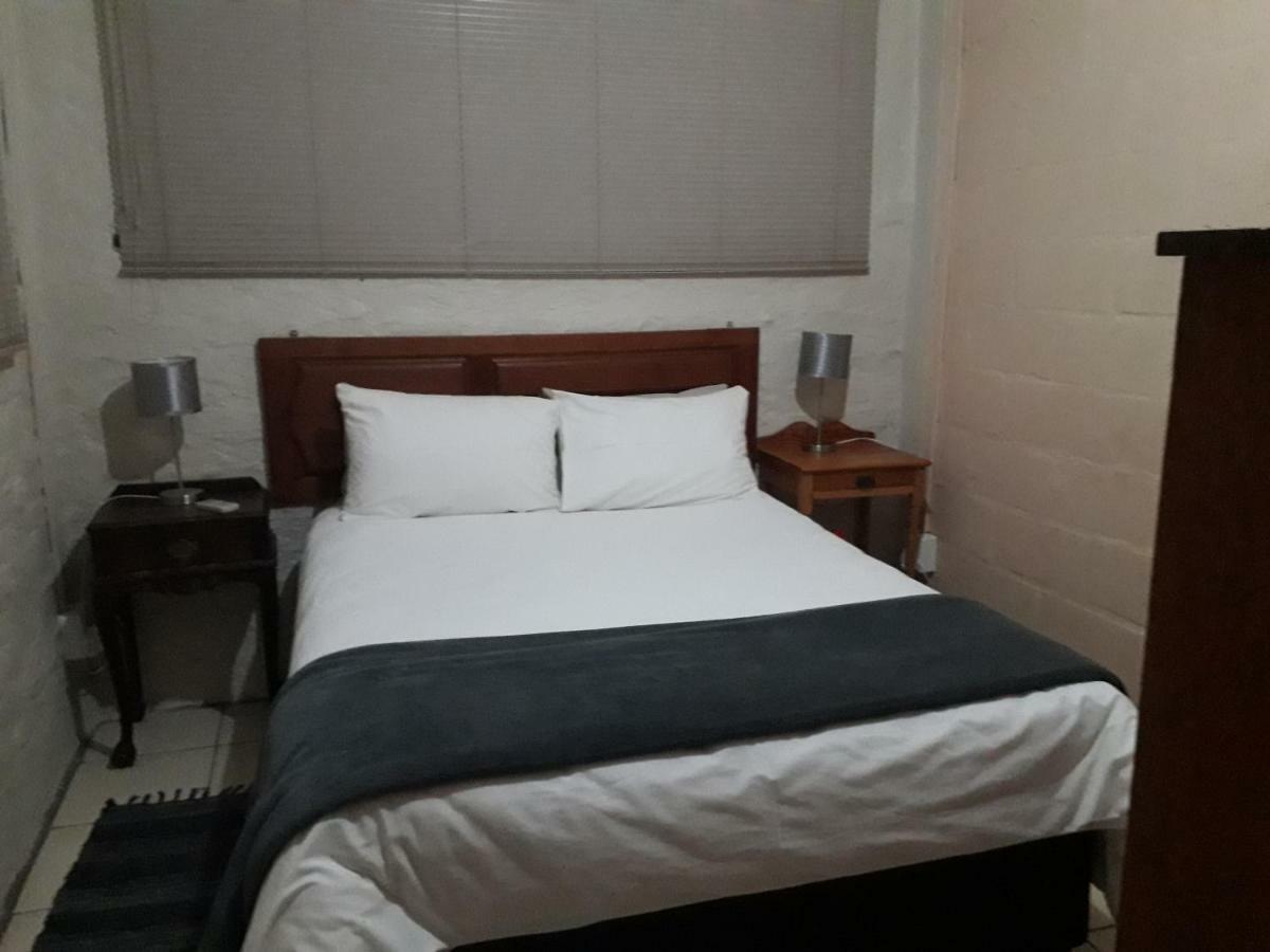 Calvinia Guesthouse Екстериор снимка