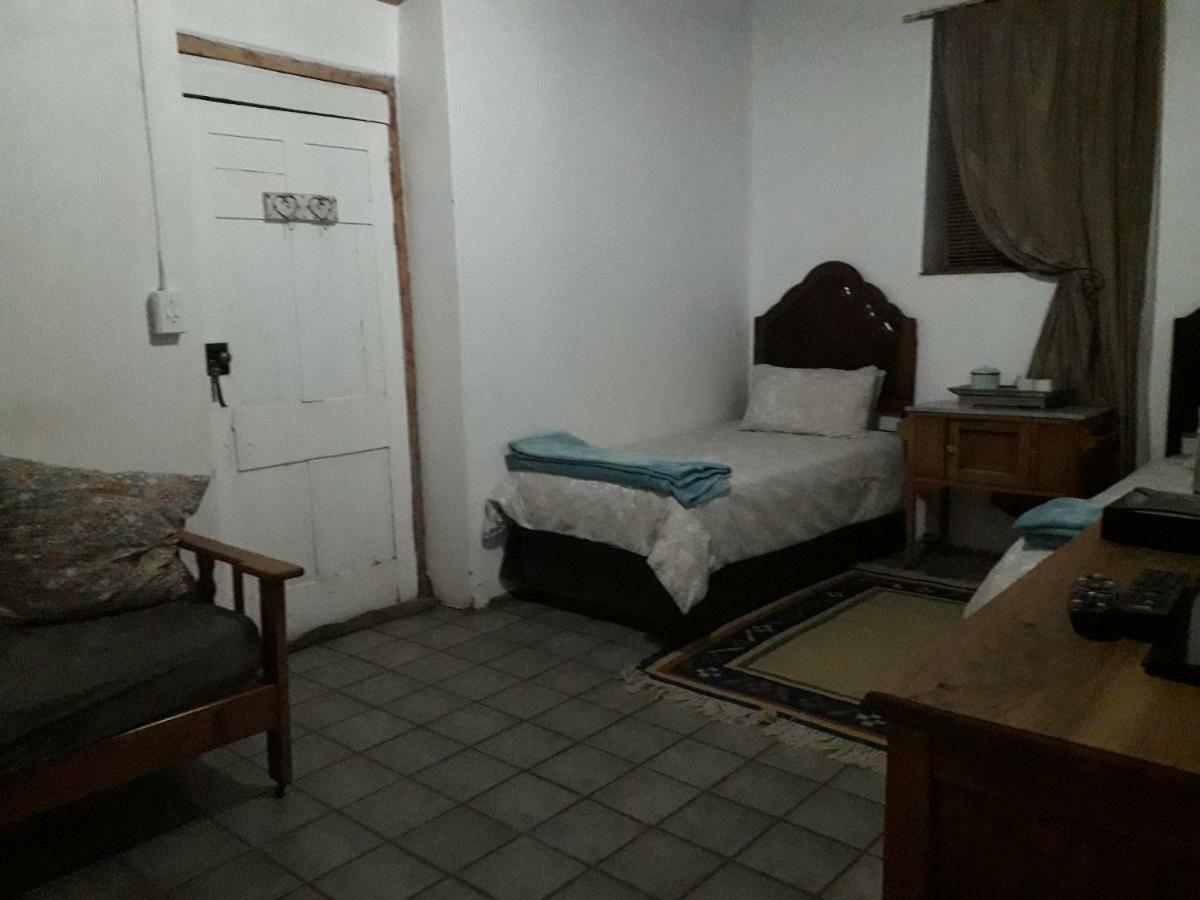 Calvinia Guesthouse Екстериор снимка